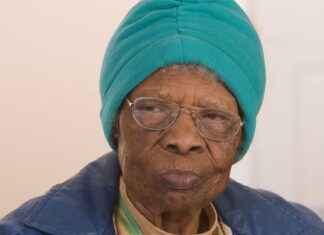 The Old Woman (Touching Short Story) by Victor Firdance